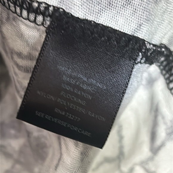 NWT Simply Vera Vera Wang size petite small long sleeve T-shirt - Picture 5 of 5